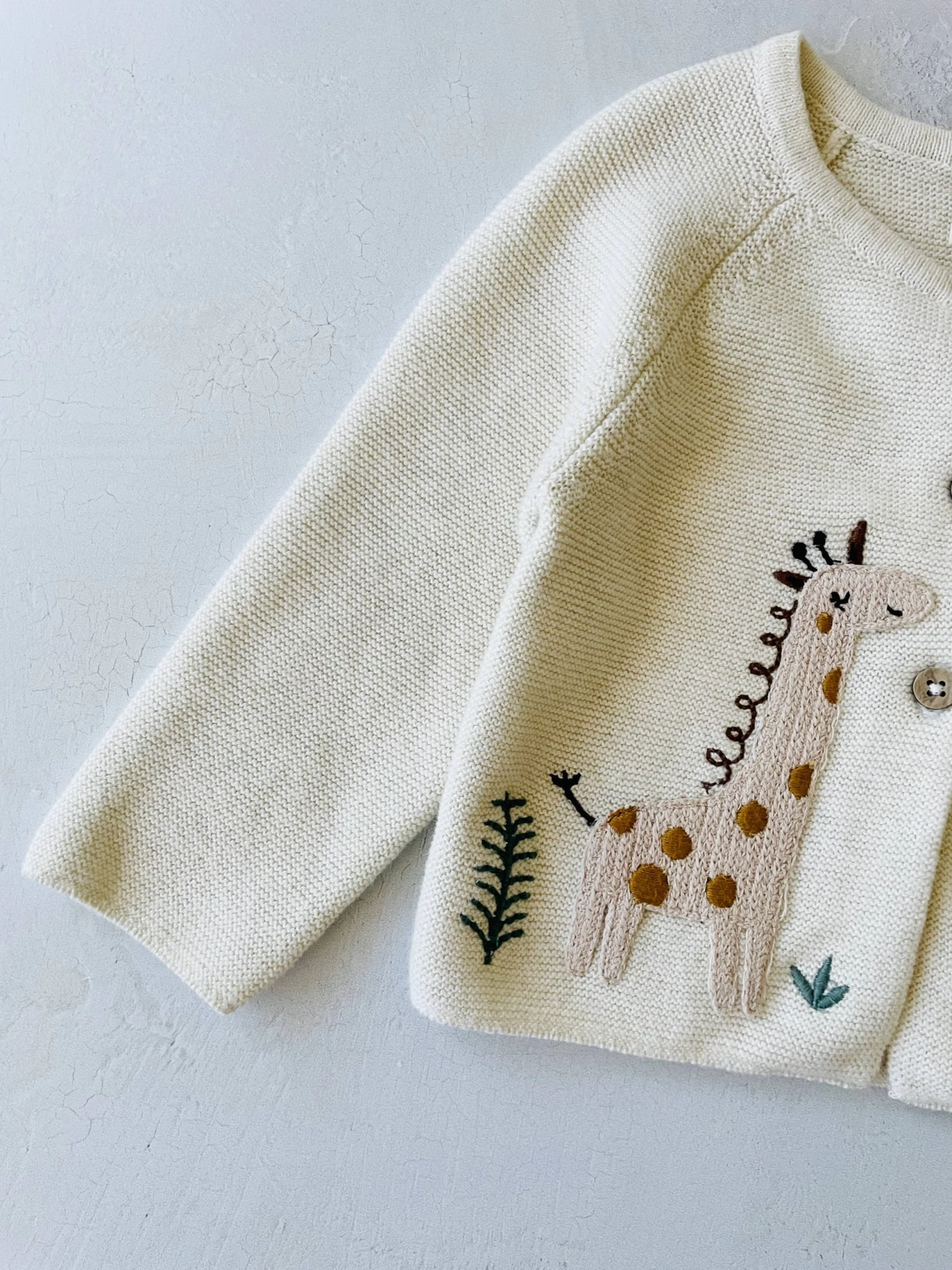 Animal Safari Embroidered Baby Cardigan Sweater (Organic) / Natural 3 Animal Safari Embroidered Baby Cardigan Sweater (Organic) / Natural – Bild 3