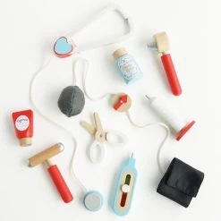 Le Toy Van Doctor's Medical Kit 5 Le Toy Van Doctor's Medical Kit -Baby Grundausstattungs Geschäft doctors medical kit 3