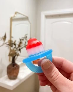 Hero Pop Soothing Silicone Teether -Baby Grundausstattungs Geschäft hero pop soothing silicone teether 3